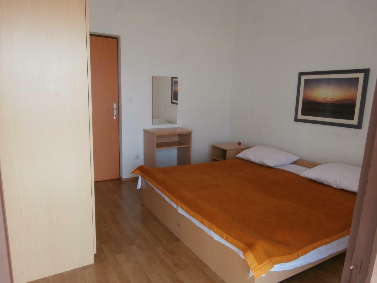 Jure Erceg Apartment Starigrad Paklenica Buitenkant foto