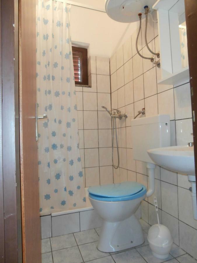 Jure Erceg Apartment Starigrad Paklenica Buitenkant foto